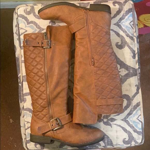 Boots - Picture 4 of 4